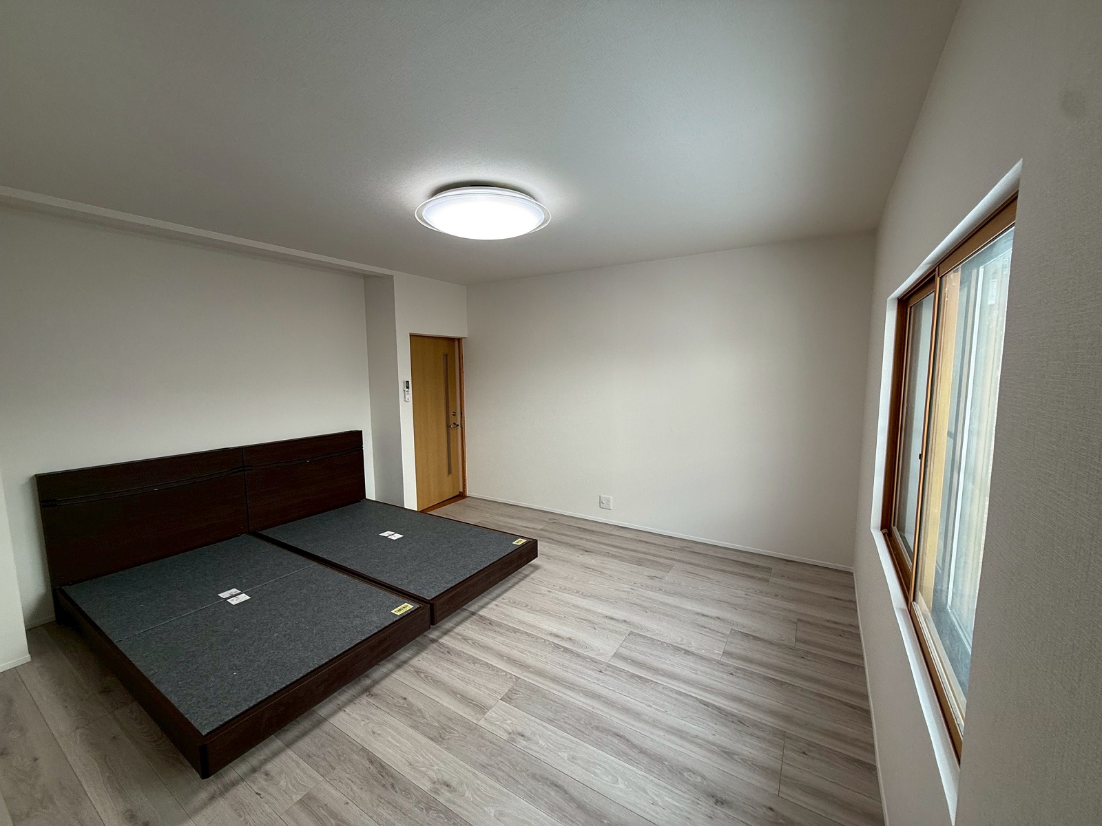 施工が終わり綺麗になった部屋の写真1